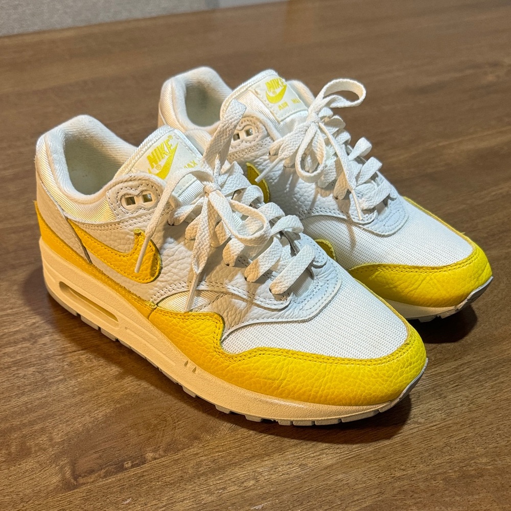 Nike White & Yellow Low-Top Sneakers